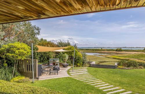 Breathtaking Home with Parking - Pass the Keys - Photo 31