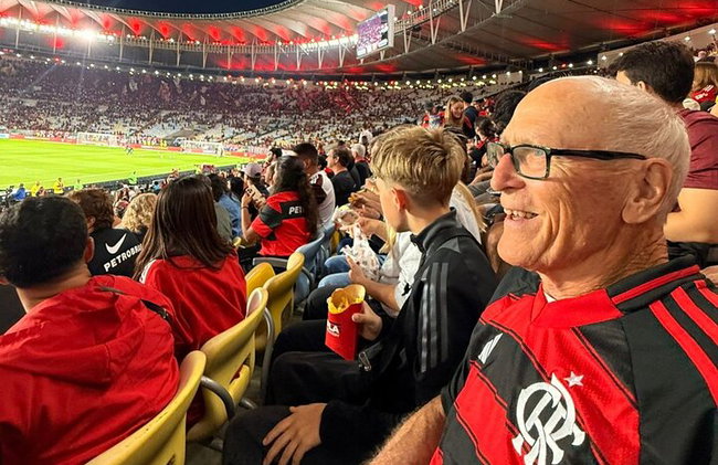 Watch football match at Maracanã with ticket, Guide and transfer - Photo 1