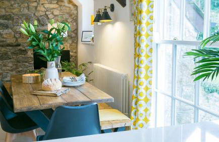 Custom Mews - Photo 3