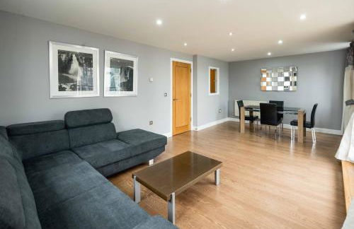 2BD Riverside Views and Comfort - Foto 1