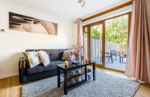 Cozy Family-Friendly House (3mins from Erith and Slade Green station) - Photo 1