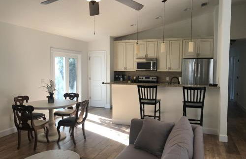 Modern, Upscale, and New Blue Bungalow in the heart of Downtown St Augustine - Foto 13