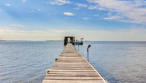 Waterfront Gulf Coast Home with Outdoor Oasis! - Foto 2