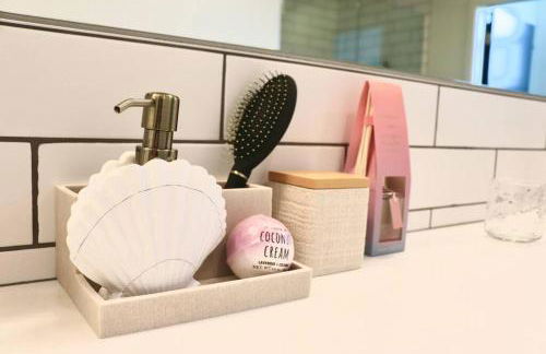 Entire Stunning Townhouse 3br/2.5ba w Parking - Foto 16