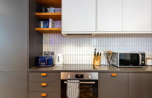 Chic Crystal Palace Flat with Balcony & Workspace - Foto 16