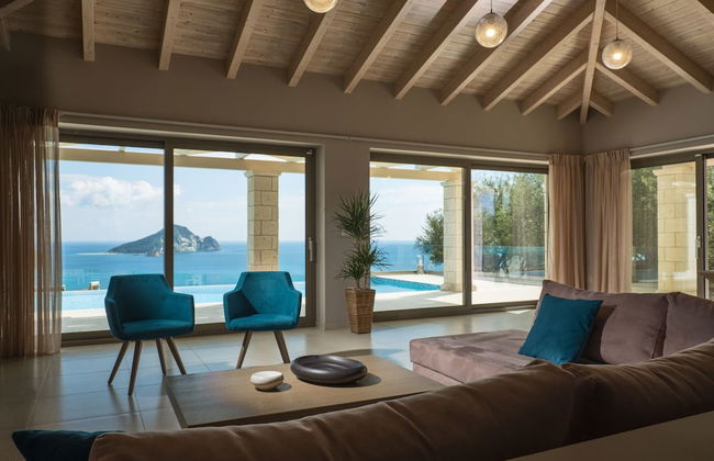 Avra Luxury Villa - Photo 2