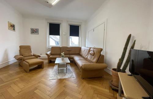 Geräumige 160 qm Wohnung für 9-11 Personen in der Stadtmitte - Foto 1