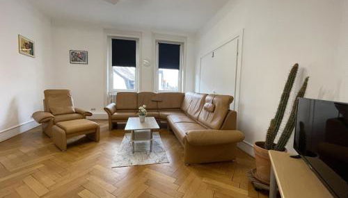 Geräumige 160 qm Wohnung für 9-11 Personen in der Stadtmitte - Photo 1