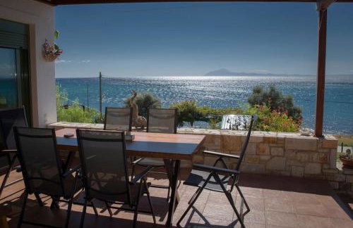 Thalassa Beach front villa - infinite sea view - Foto 1
