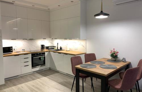 LUX-COMFORT APARTAMENT Klimatyzacja, KOMINEK, Garaż wewn, Balkon od strony ogrodu, Idealna lokalizacja wypadowa, obok sklepy, blisko Galerii Gemini - Foto 5