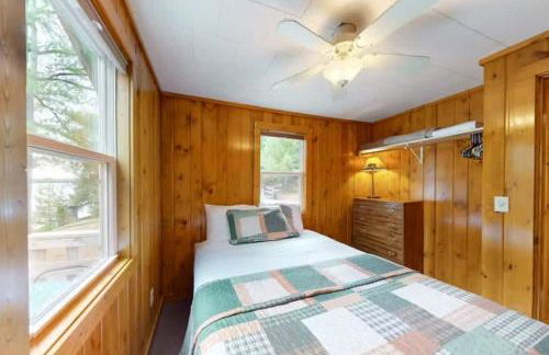 Anderson Lakeside Cabin - Photo 14