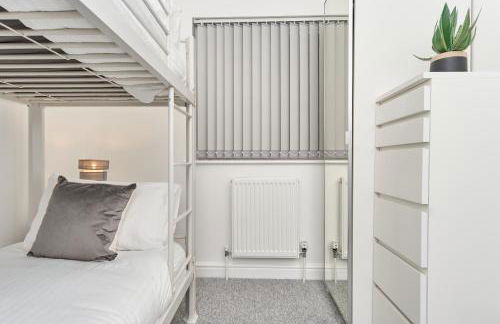 Meadow View - A Beautiful 3 Bed Apt With Stunning Countryside Views & Parking - Close To Ventnor, Shanklin & Sandown - 5 mins To Beach - Ideal For Friends, Families, & Business Stays - Dog Friendly - Foto 13