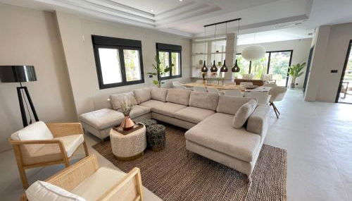 ULTIMATE LUXURY DREAM VILLA with 7 BEDROOMS, GYM, SPA and INFINITY POOL - Photo 3