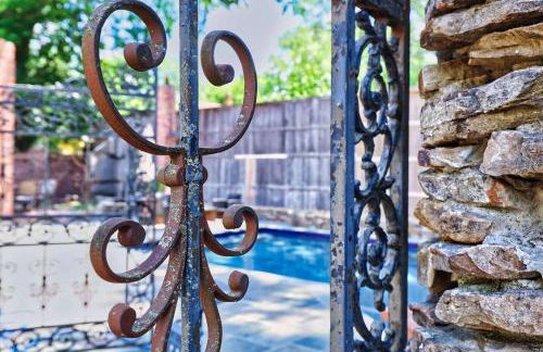 Historic Tudor Home, Heated Pool - Photo 31