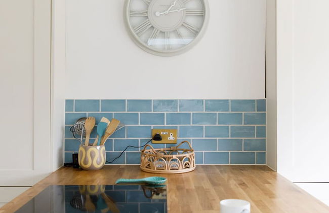 Newly Renovated Cottage 150m From Waterfront - Photo 10