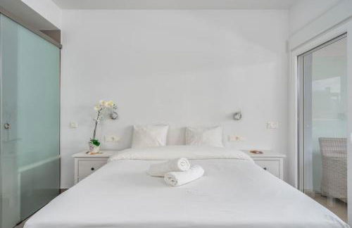 Sunny terrace with Jacuzzi by Costarentals- Ref 26 - Foto 20