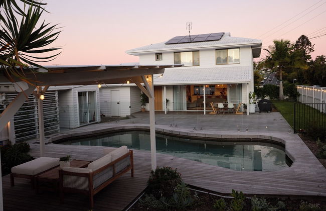 Tugun Retreat - 5BRM Home with Pool - Photo 32