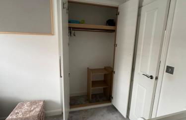 The Grand 4-Bed Ebbsfleet Home - Big Garden & Parking Space, Near Bluewater - Foto 28