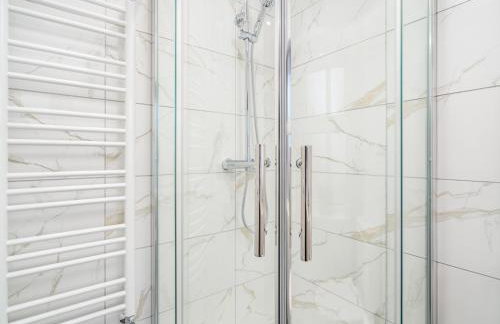 Pass the Keys Stylish 4 Bedroom Home with Parking in Borehamwood - Foto 33