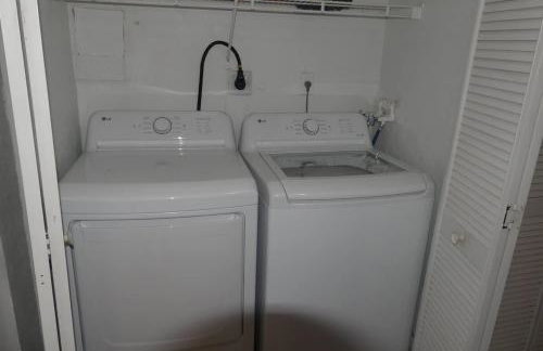 Beautiful 2-Bedroom Condo Near Universal and other Orlando Attractions, King Bed & Wi-Fi - Foto 48