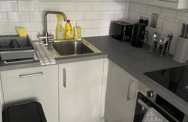 7 Royal Oak Brentwood - 2 Bed - Free Secure Parking - Contractor Stays - Long Stays - Foto 5