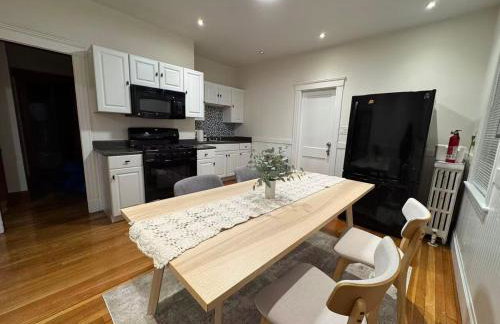 Spacious Revere 4 Bedrooms 2 Bathrooms Apartment Near Boston Airport and Beach - Foto 4