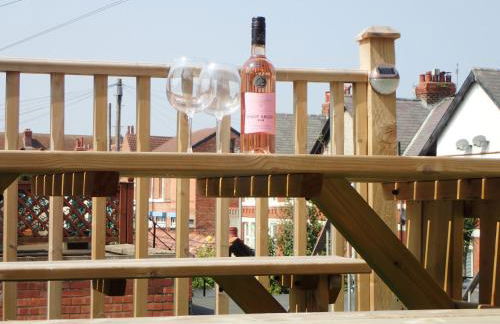 Modern Town Apartment with Terrace - Foto 17