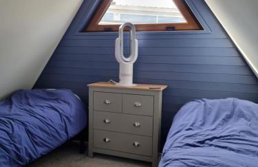 Chalet Brightstone Kingsdown Cliffs location with indoor pool, tennis court, mini-golf short walk to beach and 3 great local pubs - Foto 9