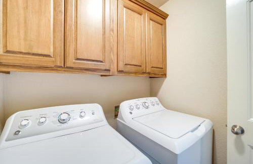 Central Bentonville Home with Fenced Yard! - Foto 24