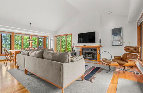 Relaxing Catskill Escape- Mountain Views - Hot Tub - Fire Pit - Heated Pool - Foto 1