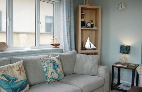 Sound of the Sea, beach front Bungalow with hot tub, in Tywyn - Foto 14