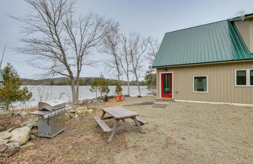 Lakefront Bucksport Home w/ Fire Pit + Gas Grill! - Foto 3