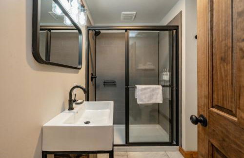 Cove Creek Lodge 201 Poolside Double Queen Fireplace Room - Foto 4