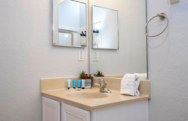 Cozy 4BR Regal Oaks w hot tub - Foto 13