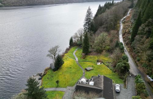 WATERSIDE 3 BED COTTAGE, HOT TUB, SAUNA, PVT BEACH - Foto 10