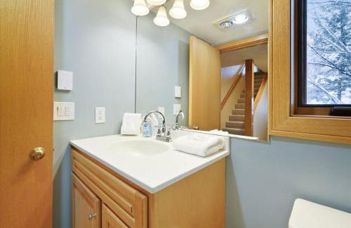 Highridge B14 Enjoy the view ski back trail shuttle service sports center - Photo 18