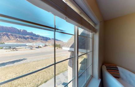 Moab Desert Home, 4 Bedroom Private House, Sleeps 10, Pet Friendly - Photo 8