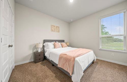 Luxurious 4 Bed Duplex Getaway! - Photo 27