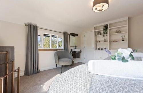 Stunning Countryside Home in Surrey by 53 Degrees Property, Ideal for Family Getaways, Private Tennis Court! - Foto 53