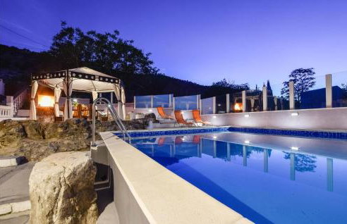 Cozy Home In Srinjine - Photo 12