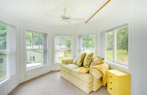 Spacious Lakefront New Auburn Home with Sunroom - Foto 10