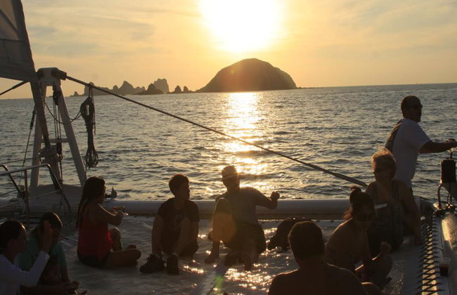 Sail into the Sunset: Picante’s Ocean Affair - Photo 1