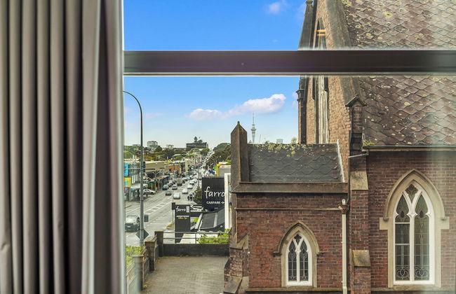 Relaxing Apt. Steps from Eden Park | Zodiak Stays - Foto 12