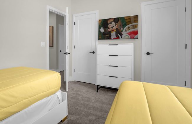 Modern 4BR Family Home With Private Pool - Photo 37