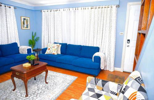 The Charming Cozy 4-Bedroom Getaway in Glen Burnie - Foto 1