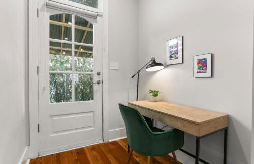 Upscale 3 Bed 2 Bath Private Home in Uptown New Orleans! Close to Magazine Street, Universities, & French Quarter - Photo 13