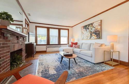 Spacious 3 bed, in unit laundry, Free Prkng - Foto 1