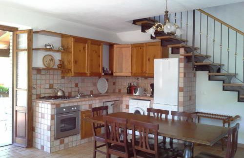 Refurbished 3 Bedroom Farmhouse in Emilia - Photo 55