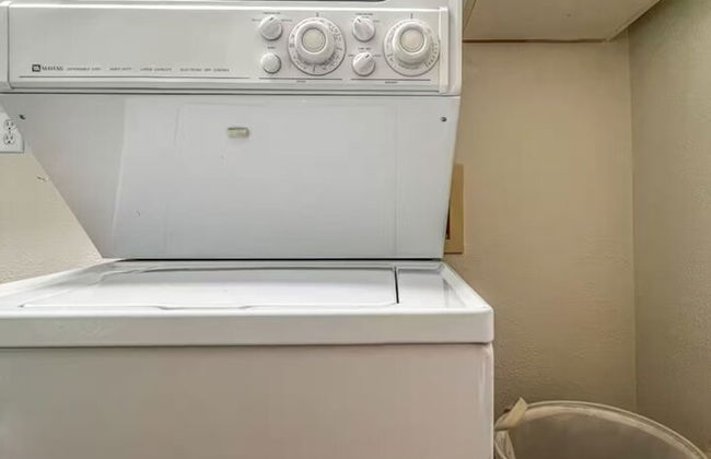 Private park in a cozy home next to I-90 huge yard - Foto 20