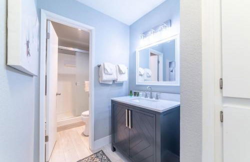 Guest Favorite Spacious Remodeled 2 Bdrm 2 Ba Mountain Views - Photo 20